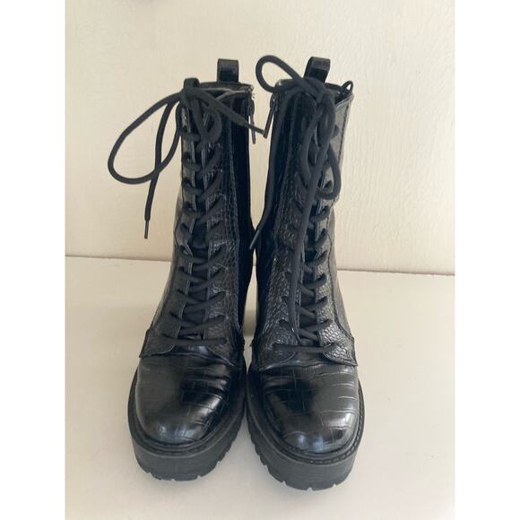 GUESS Women's Kaniela Ankle Boot Black Faux Crocodile Size 9M Booties - Picture 6 of 9